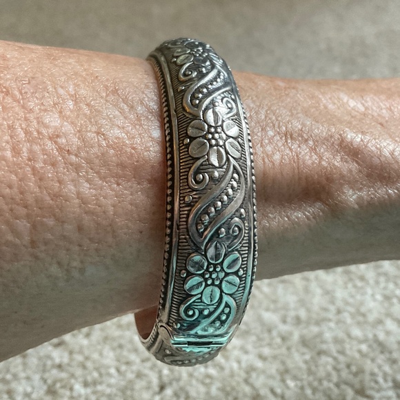 Jewelry - VTG Sterling Silver 925  Etched Hinged Hollow Bangle Bracelet